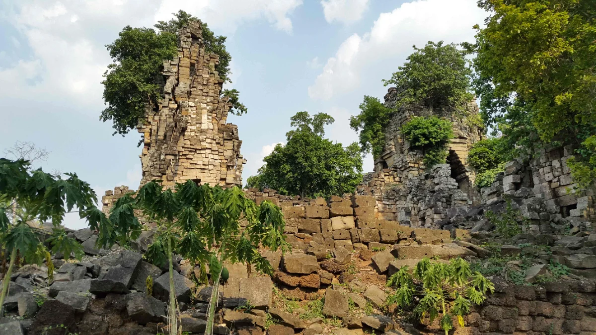 Angkor Wat tourism slumps as Thai border clashes scare visitors away Angkor Wat tourism slumps as Thai border clashes scare visitors away
