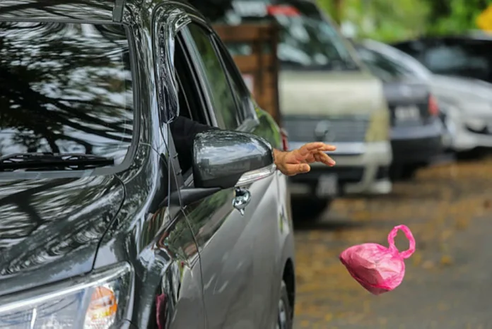 Community_service_order_for_littering_takes_effect_in_several_states Community service order for littering takes effect in several states