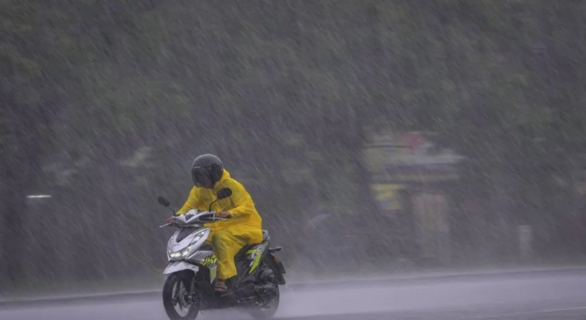 Continuous_rain_alert_issued_for_Johor_and_Sarawak_districts