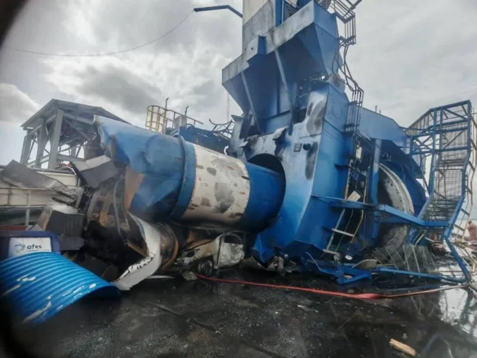 Crane_collapse_at_Tanjung_Bin_power_plant_kills_two__injures_three Crane collapse at Tanjung Bin power plant kills two, injures three