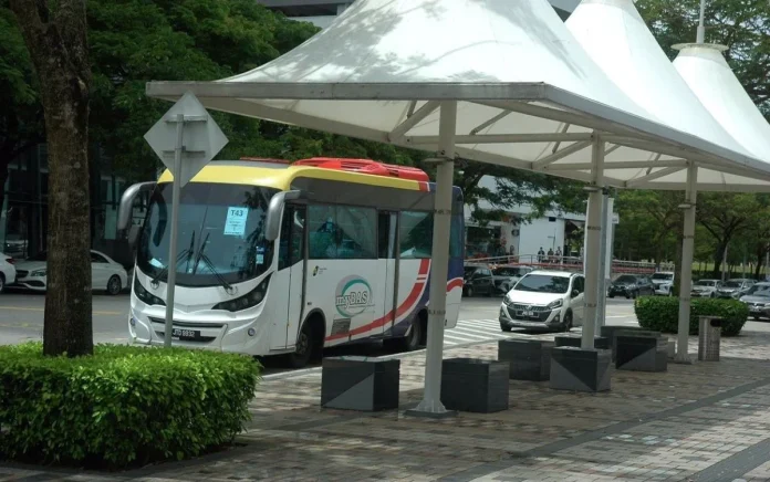 Developers_urged_to_cut_parking_spaces_near_public_transport_stations