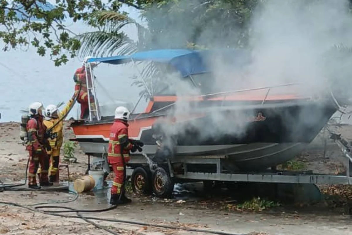 Dua_pekerja_melecur_dalam_kebakaran_bot_di_Teluk_Kumbar