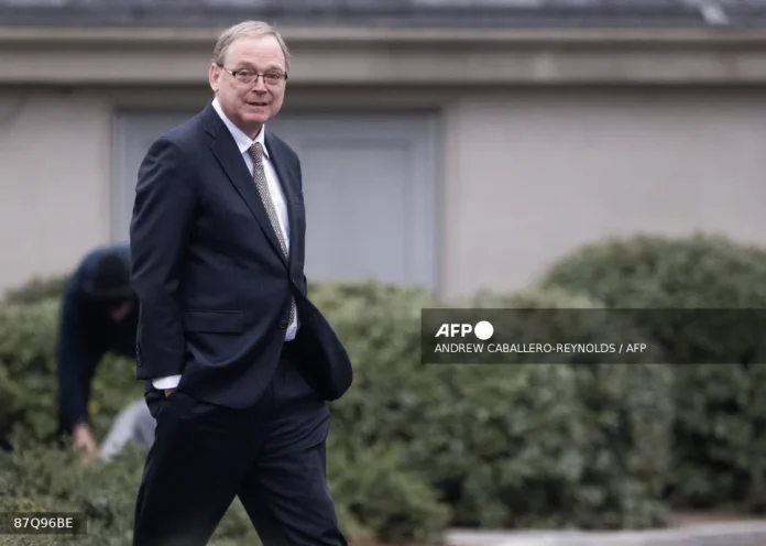 Fed_front-runner_Hassett_vows_independence_but_says_Trump_s_opinion_matters