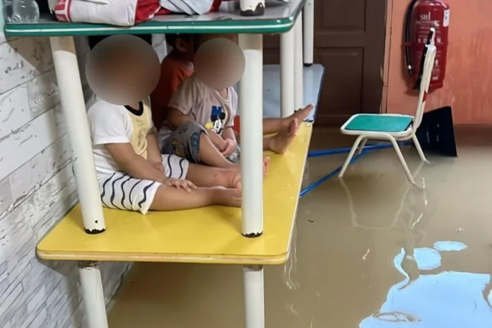 Firefighters_rescue_35_flood_victims__including_19_babies__in_Johor_Bahru