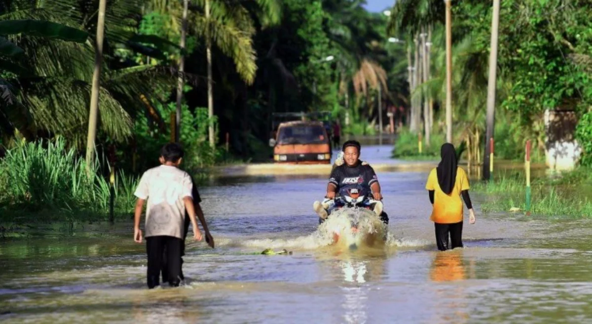 Flood_evacuee_numbers_fall_in_Perak__stable_in_Selangor