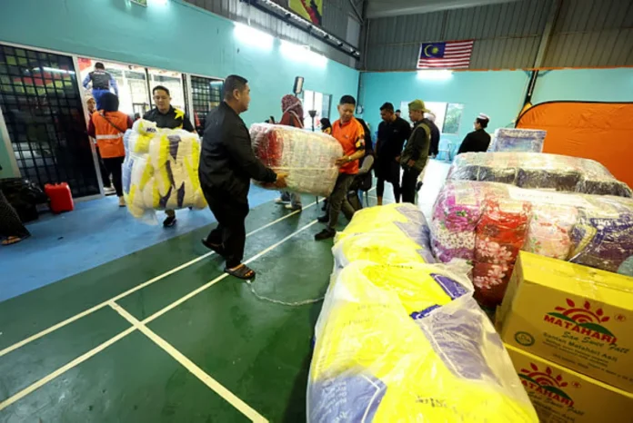 Flood evacuees in Sarawak nearly double as Johor and Melaka also affected