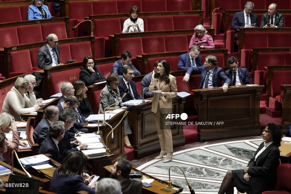 French_lawmakers_deadlock_on_2026_budget__risking_deficit_blowout