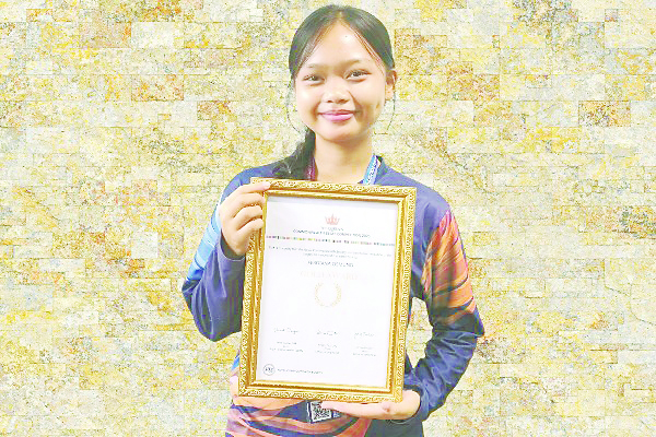 Winners in Commonwealth essay competition Winners in Commonwealth essay competition