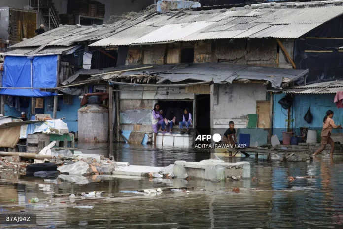 Indonesia_and_Sri_Lanka_face_mounting_hardship_as_flood_death_tolls_climb