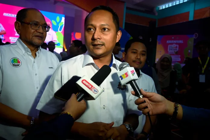 Johor leaders, NGOs file police reports over alleged insult to royalty