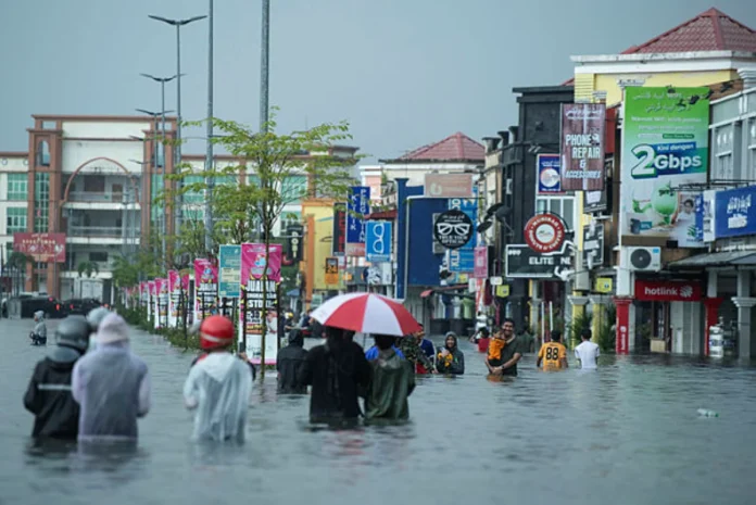 NGOs urged to coordinate flood aid through BBNGO to avoid overlap