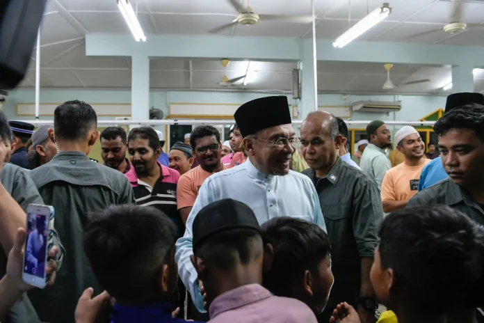 Anwar defends Malay language as official language amid UEC, English debate