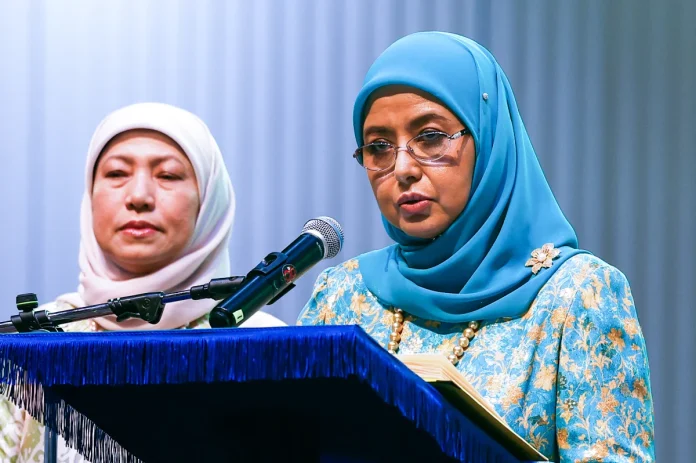 Johor civil service and Oxford centre explore officer training programme