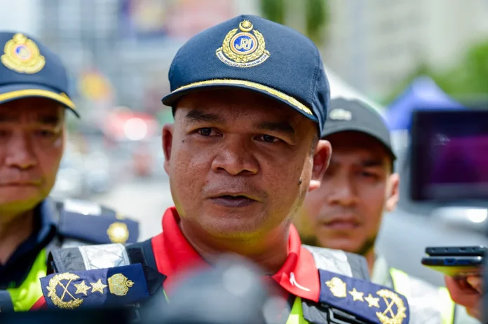 Lorry driver detained in KL for multiple expired vehicle documents Lorry driver detained in KL for multiple expired vehicle documents