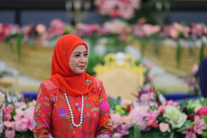 Queen calls for deeper research into Malay civilisation and global links