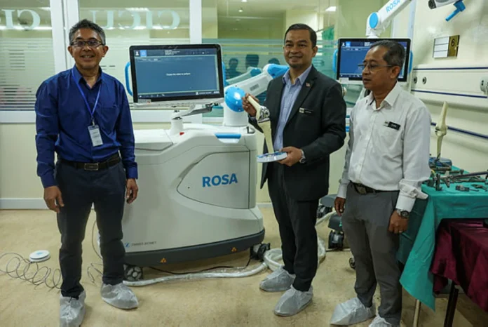 Kelantan_hospital_pioneers_robotic_knee_surgery_on_east_coast