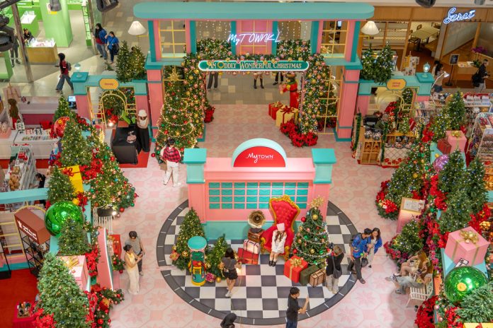 Oddly Wonderful Christmas at MyTOWNKL