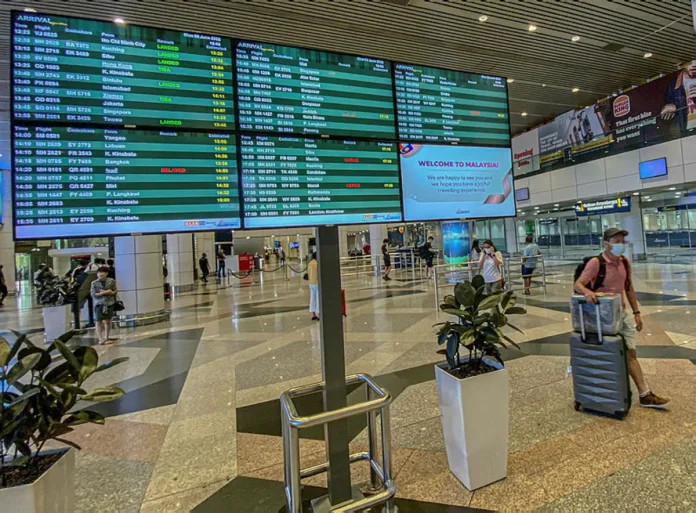 Lelaki tempatan ditahan di KLIA guna pasport India palsu Lelaki tempatan ditahan di KLIA guna pasport India palsu