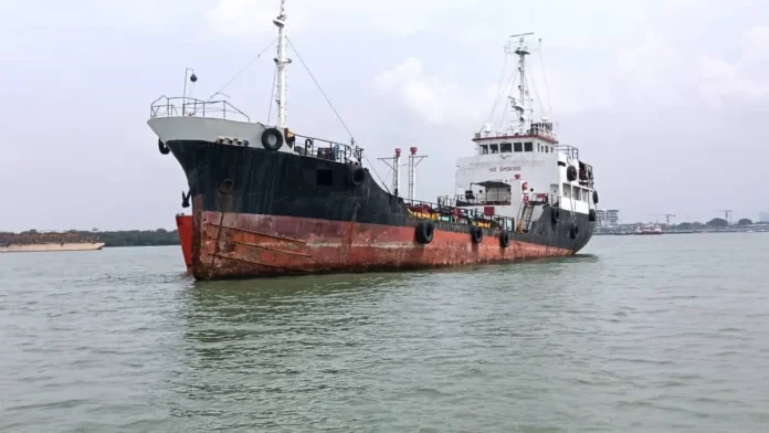 MMEA detains tanker for unauthorised anchoring in Selangor waters