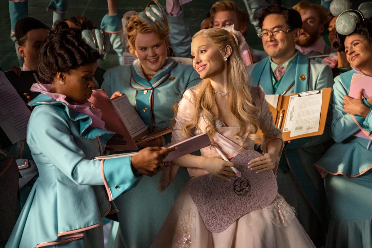 Glinda as the "mockingjay" of a "political movement".