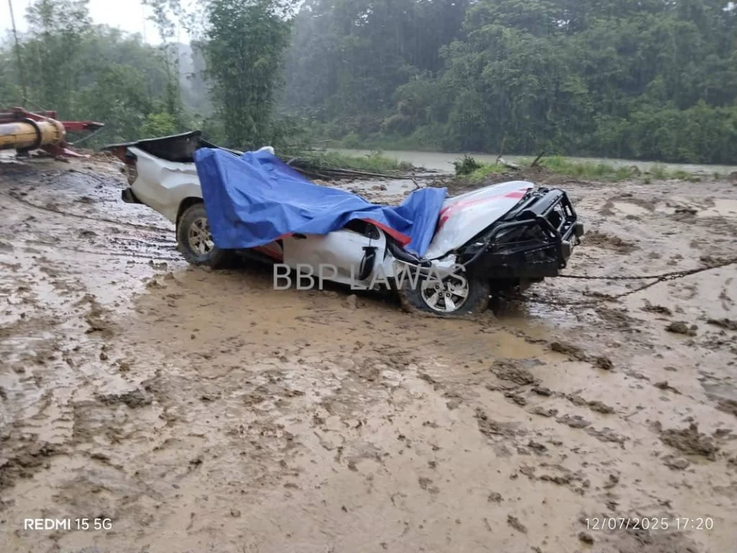 Man_killed_as_piling_machine_crushes_4WD_in_Sarawak