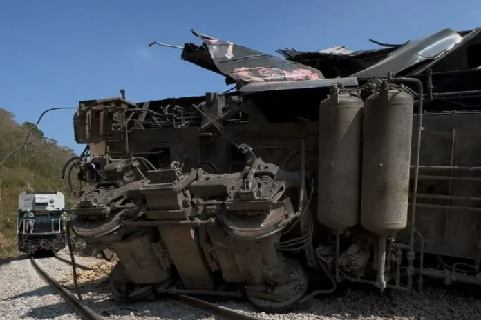 Mexican_train_derailment_kills_13__injures_98