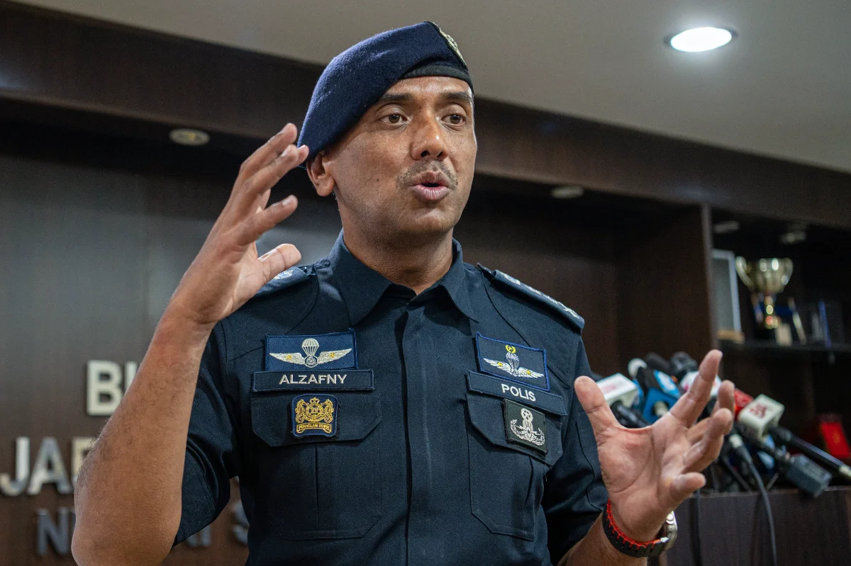 Polis tahan sembilan suspek kes gaduh berkelompok di Port Dickson Polis tahan sembilan suspek kes gaduh berkelompok di Port Dickson