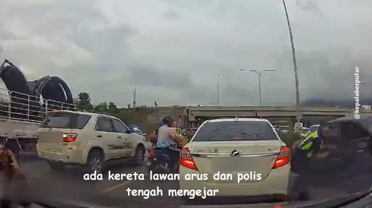 Pdrm officer rips off bezza door to nab suspect in sabah, m'sians impressed with strength Pdrm officer rips off bezza door to nab suspect in sabah, m'sians impressed with strength