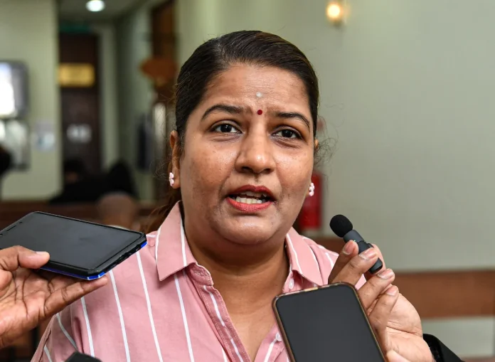 Indira Gandhi disappointed after meeting top cops Indira Gandhi disappointed after meeting top cops