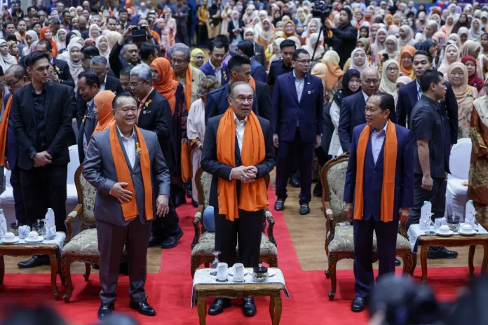 PM_Anwar_gesa_manfaat_kestabilan_politik_untuk_rancang_program_rakyat