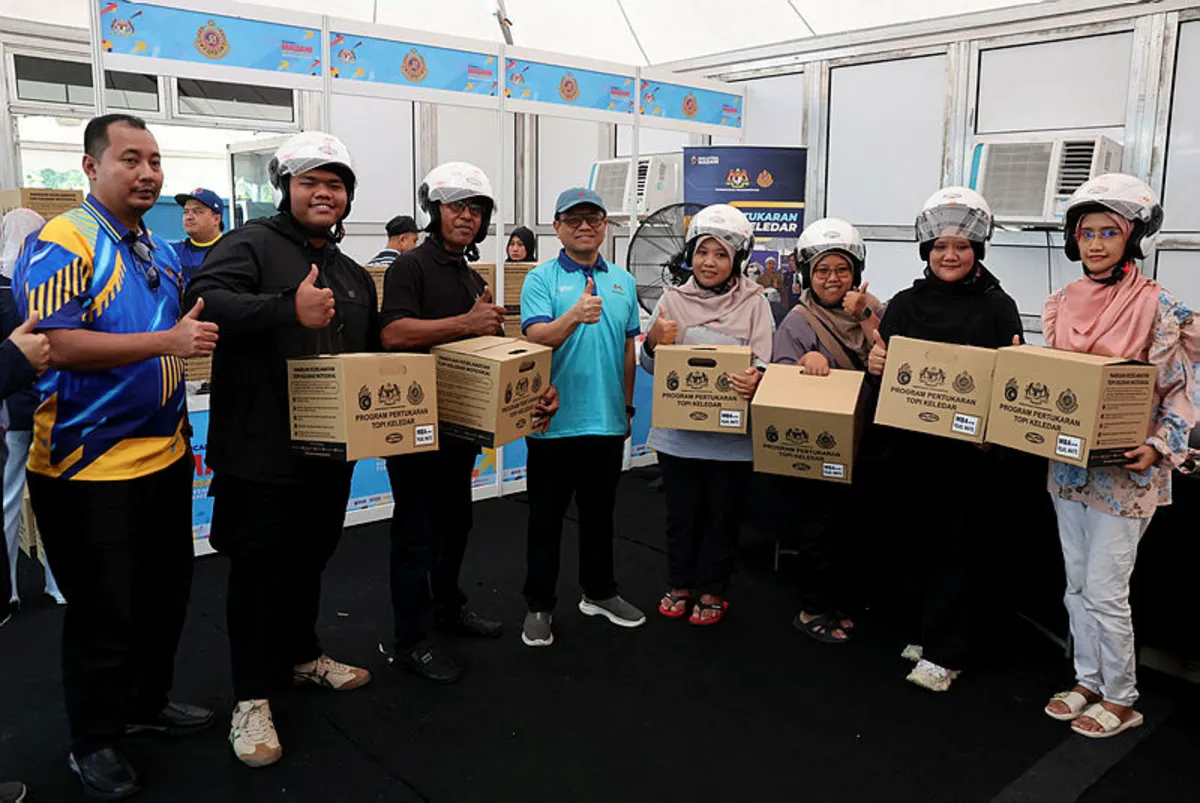 PRM-malaysiaku JPJ tukar 3,000 topi keledar lama di Program Rancakkan MADANI