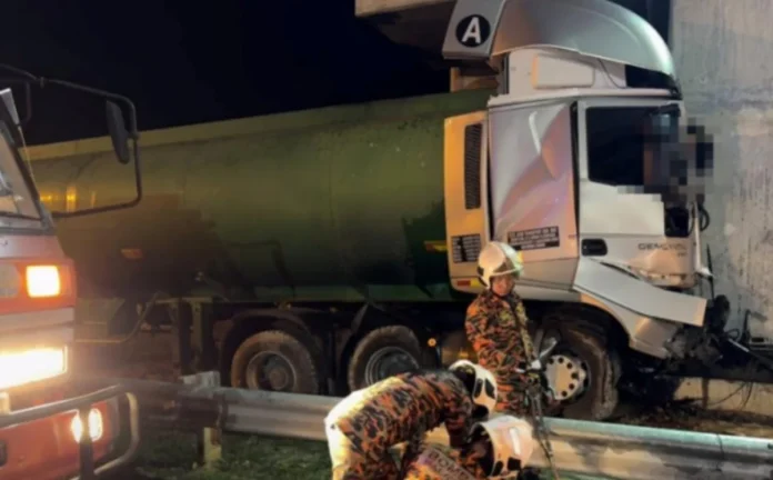 Pemandu lori tangki maut langgar dinding jejambat di Selangau