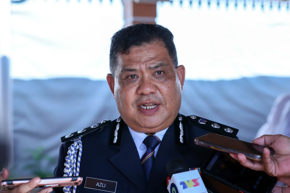 Polis_buru_lelaki_cuba_beli_emas_RM30_000_guna_wang_palsu_di_Kuala_Terenggganu Polis buru lelaki cuba beli emas RM30,000 guna wang palsu di Kuala Terenggganu