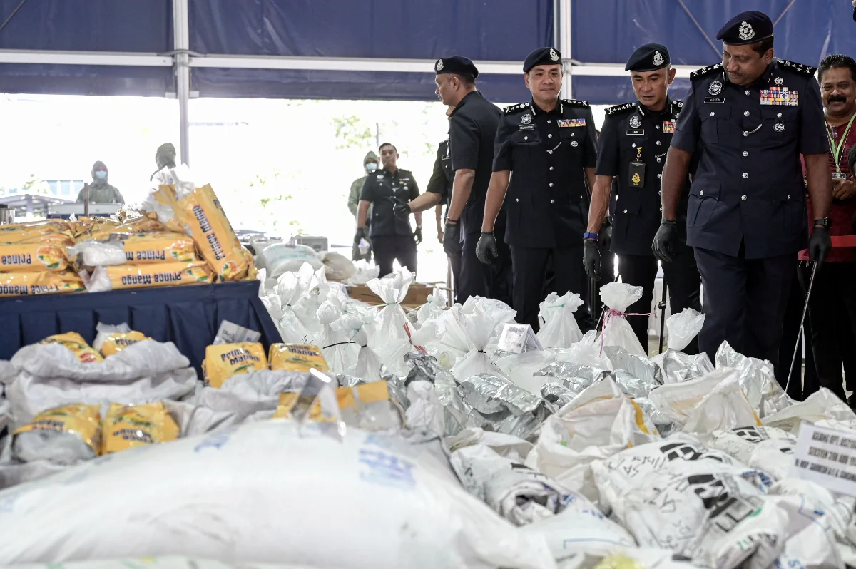Polis_serbu_makmal_dadah_sindiket_antarabangsa__rampasan_RM1_53_bilion Polis serbu makmal dadah sindiket antarabangsa, rampasan RM1.53 bilion
