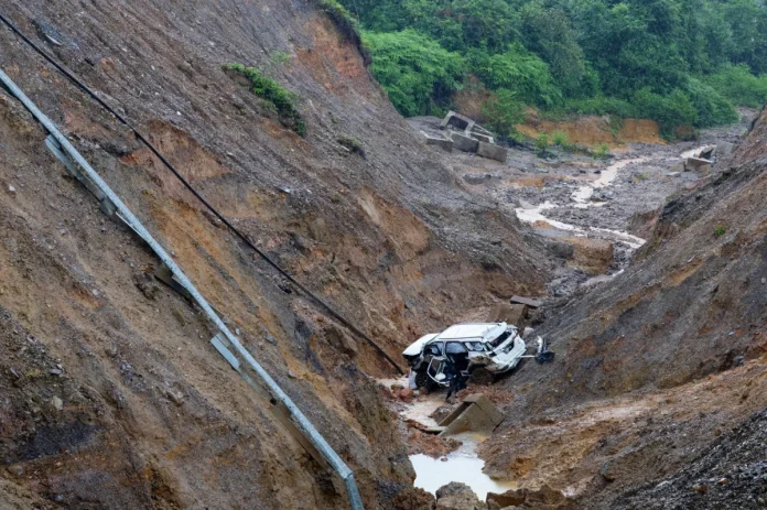 Public_urged_to_use_only_official_routes_after_fatal_crash_on_closed_Terengganu_road