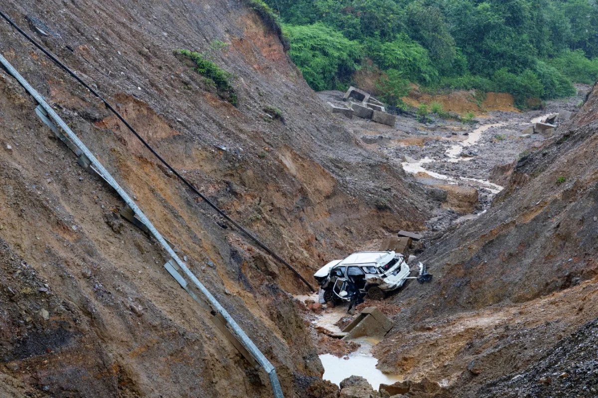 Public_urged_to_use_only_official_routes_after_fatal_crash_on_closed_Terengganu_road