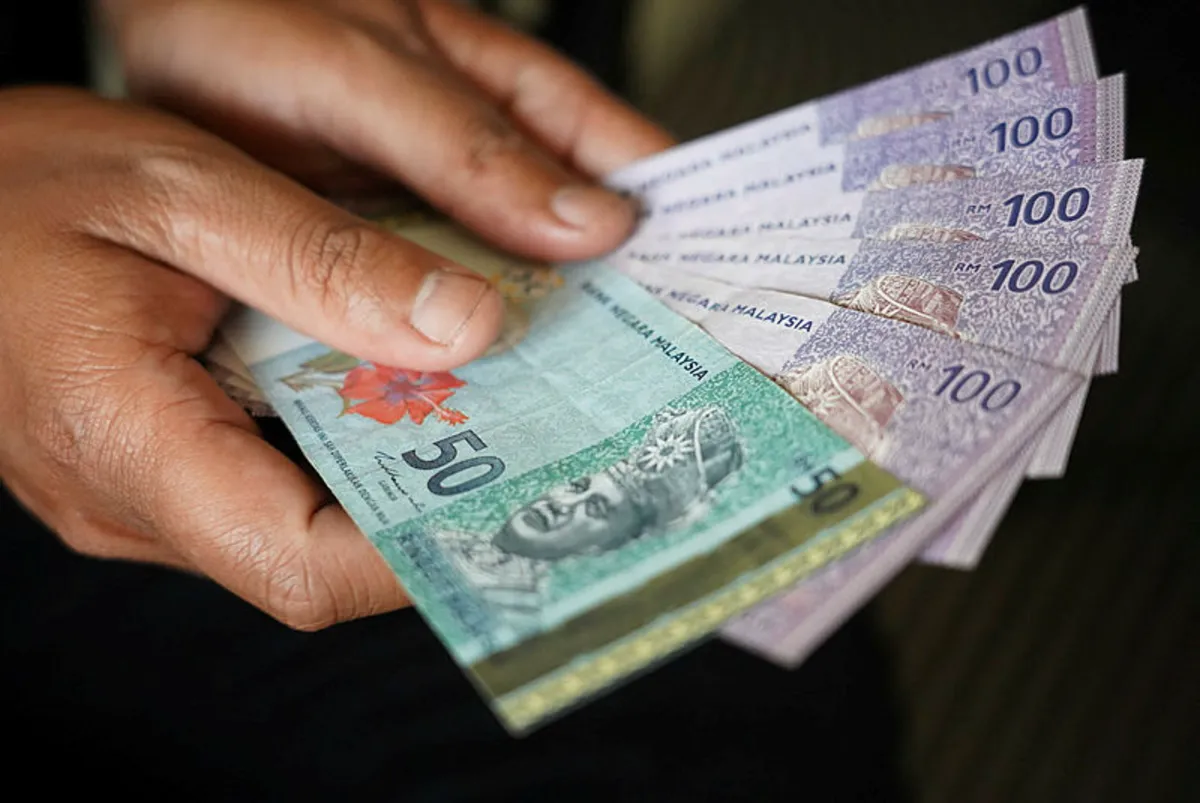 Ringgit strengthens against US dollar as greenback weakens
