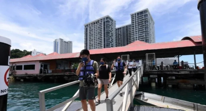 Sabah_tourism_jetties_need_urgent_repairs_for_tourist_safety__says_minister