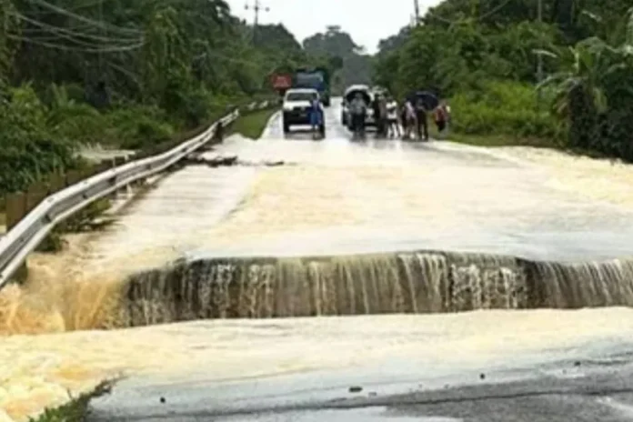 Sarawak_faces_red_alert_for_heavy_rain__floods_until_Dec_17