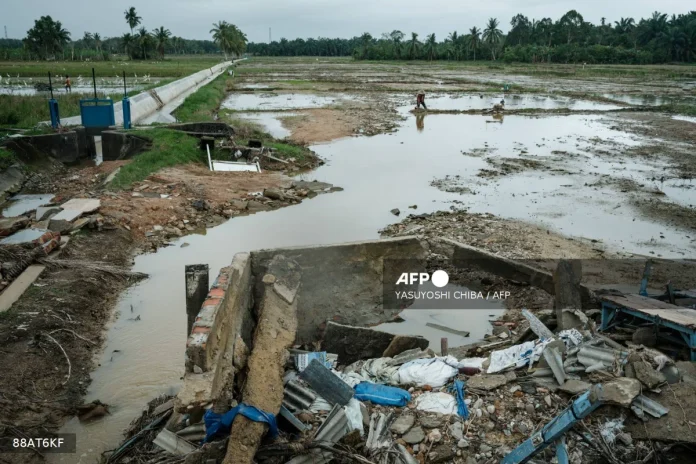 Six_Malaysians_safe_after_Sumatra_floods__one_still_missing_after_23_days Six Malaysians safe after Sumatra floods, one still missing after 23 days