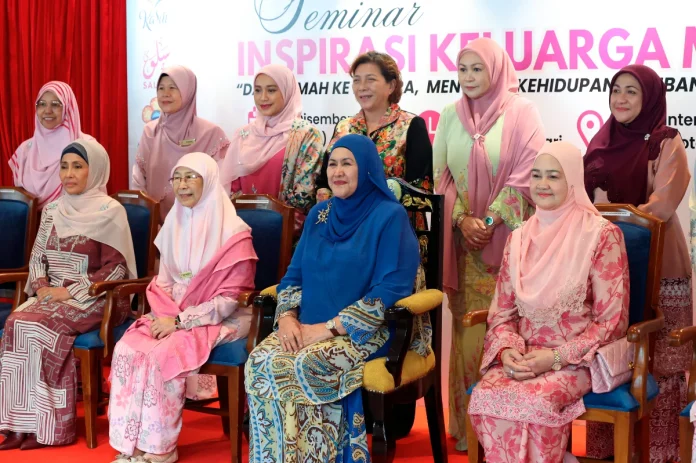 Strengthen_family_units_as_Malaysia_nears_ageing_nation_status__says_Dr_Wan_Azizah