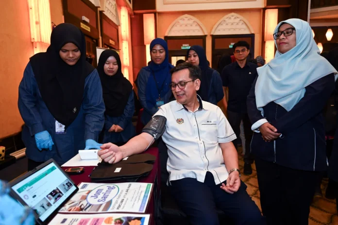 Lebih 369,000 pelajar sertai kempen internet selamat di seluruh negara Lebih 369,000 pelajar sertai kempen internet selamat di seluruh negara