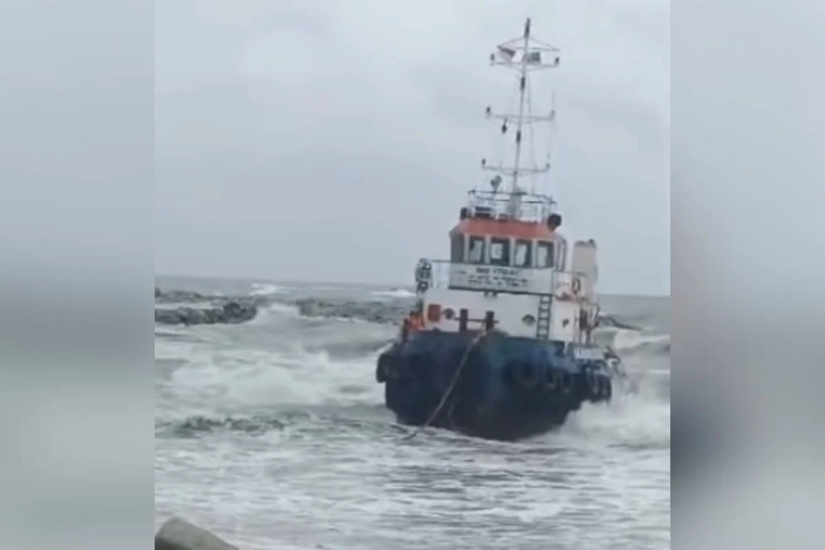 Three_Indonesian_crew_rescued__three_stranded_on_tugboat_in_Terengganu