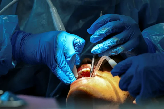 Tooth_problems_more_prevalent_in_low-income_families Tooth problems more prevalent in low-income families