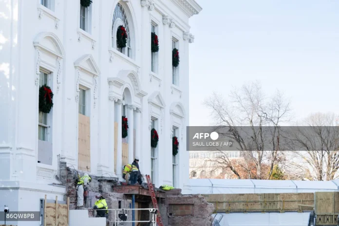 Trump hires new architect for White House ballroom project