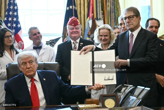 Trump_orders_marijuana_reclassification_to_lower-risk_drug_category Trump orders marijuana reclassification to lower-risk drug category