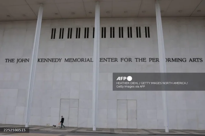 Trump_renames_Kennedy_arts_centre_after_himself_in_Washington Trump renames Kennedy arts centre after himself in Washington