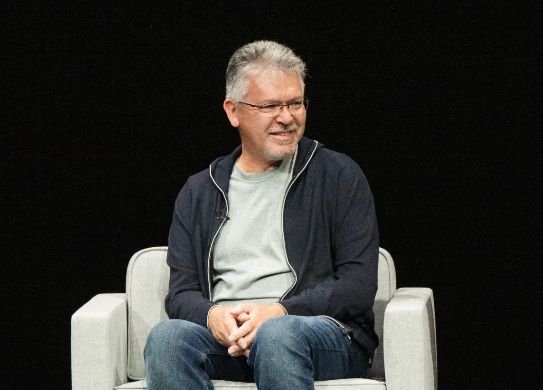 Apple AI chief to retire as company pushes to catch rivals