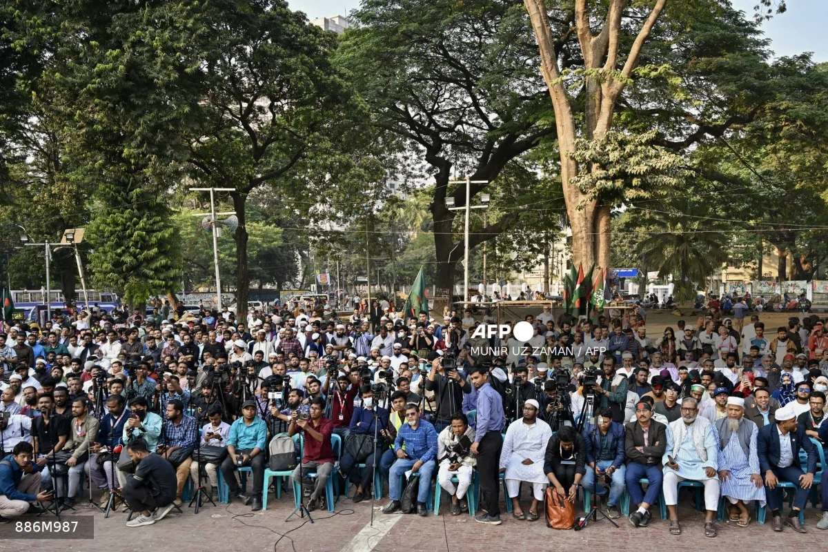 Violence erupts in Dhaka after death of wounded Bangladesh leader