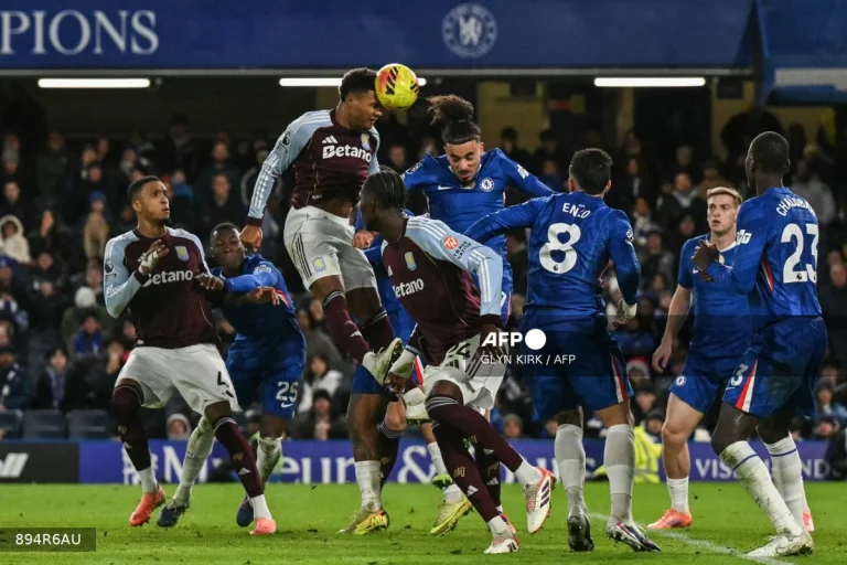 Watkins' late double seals Villa's 11th straight win at Chelsea